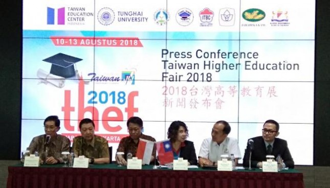 President University menjalin kerjasama dengan Taiwan Education Center (TEC) yang merupakan pusat informasi pendidikan Taiwan di Indonesia dalam rangka meningkatkan kualitas sumber daya manusia melalui insititusi pendidikan di negara Taiwan.