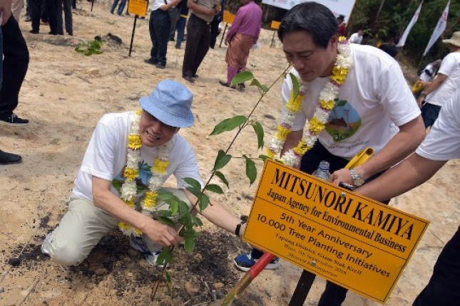 APP Sinar Mas Rayakan 60 Tahun Hubungan RI-Jepang dengan Penanaman Pohon 