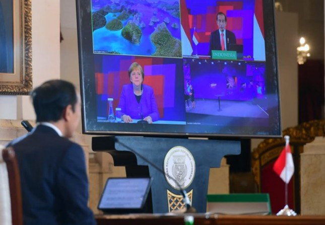 President Jokowi and Chancellor Angela Merkel officially open the Hannover Messe 2021 through video conference, Monday (12/04). Photo: BPMI/Muchlir Jr