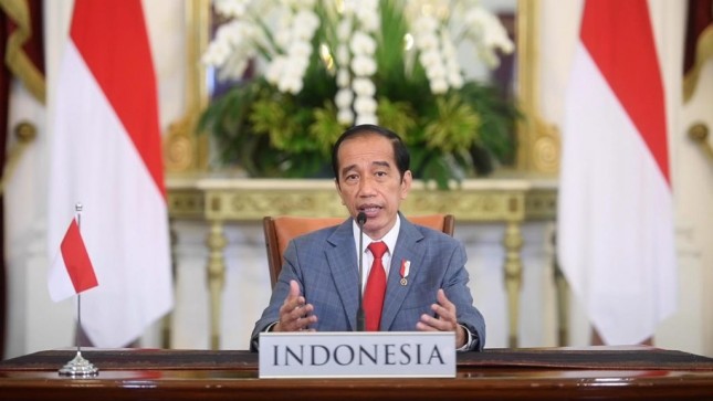 Caption: President Jokowi attends Climate Change Summit virtually from the Bogor Presidential Palace, West Java province, Thursday (22/4) (Photo: BPMI/ Presidential Palace)