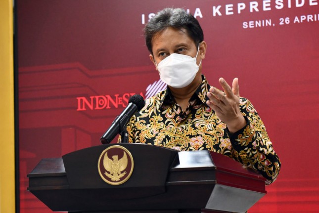 Press statement of Minister of Health Budi G. Sadikin after a limited meeting on COVID-19 pandemic management at the Presidential Office in Jakarta, Monday (26/04/2021). (Photo: PR of Cabinet Secretariat/Rahmat)