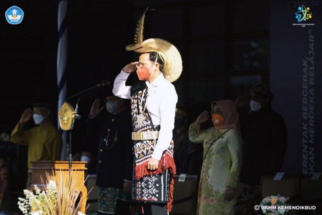 Minister of Education, Culture, Research, and Technology Nadiem Anwar Makarim became Speaker of the Flag Ceremony Commemorating the National Education Day 2 May 2021 (02/05/2021). (Photo by: PR of Education Ministry)