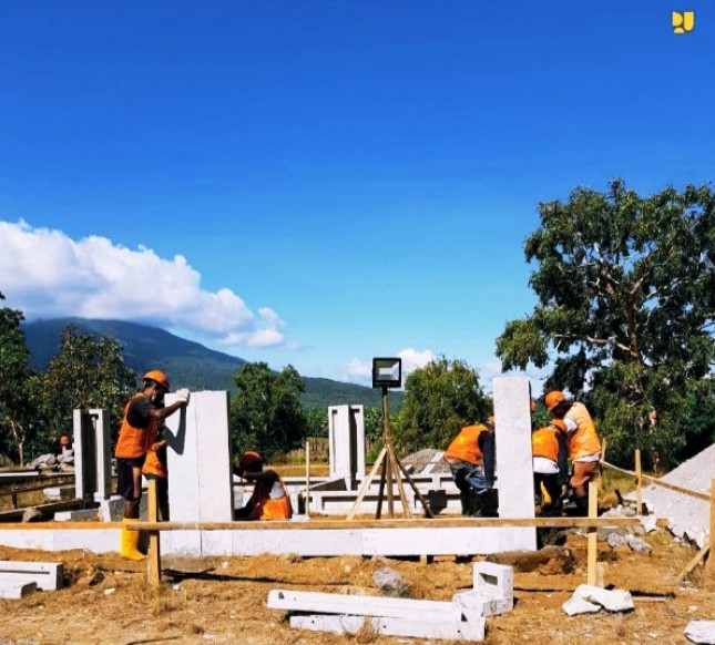 Ministry of Public Works and Public Housing begins the construction of permanent houses for flood and landslide victims in East Nusa Tenggara. (Photo by: Ministry of Public Works and Public Housing)