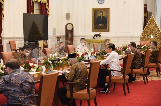 President Jokowi chairs a Limited Meeting on the development of swallow’s nests and porang plant cultivation, Wednesday (04/05), Jakarta. (Photo by: PR of Cabinet Secretariat/Agung)