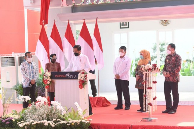President Jokowi inaugurates Benowo Waste-to-Energy Plant in Surabaya, Thursday (06/05/2021) afternoon. (Photo: Bureau of Press, Media, and Information of Presidential Secretariat/Lukas)