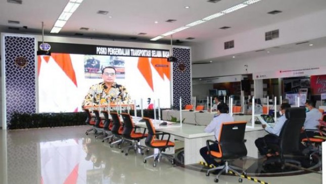 Minister of Transportation Budi Karya Sumadi launches integrated transport control post following ban on mudik, Thursday (6/5). (Photo by: Ministry of Transportation PR)