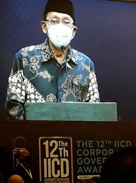 The former 11th Vice President of the Republic of Indonesia, Prof. Dr. Budiono, gave a closing remark at the event "The 12th IICD CG Award" which was held offline at the Ballroom Financial Hall, Jakarta, Monday (31/05/2021). (Photo: Abe)
