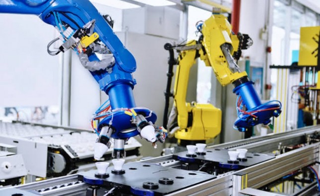 UR10 cobots in its HMLV manufacturing facility