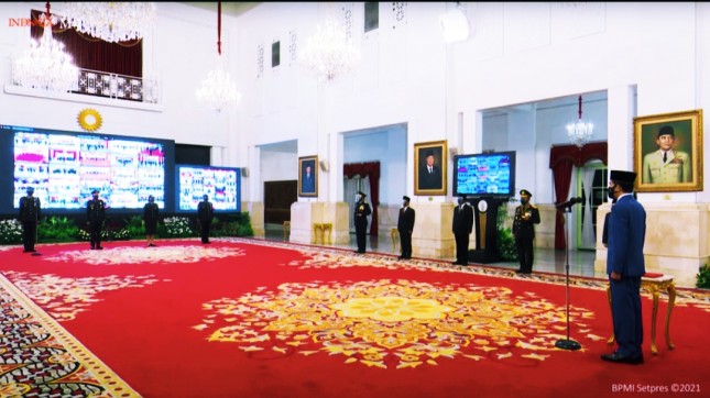 President Jokowi attends Ceremony of 75th Commemoration of the National Police Day, Thursday (01/07) at the State Palace, Jakarta. Photo by: YouTube account of Presidential Secretariat
