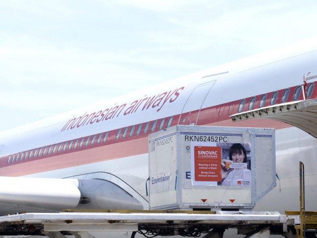 The arrival of COVID-19 Vaccine bulks in the 21st batch at Soekarno-Hatta Airport, Tangerang, Banten, Monday (12/7). (Photo by: Presidential Secretariat Press Bureau/Kris)