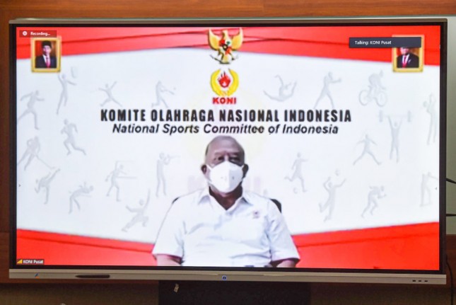 General Chairperson of the KONI Marciano Norman delivers press statement after attending a limited meeting on Preparation of the 20th PON in Papua through video conference, Tuesday (13/7) (Photo: Agung/PR)