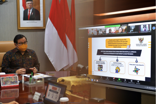 Cabinet Secretary Pramono Anung holds online meeting to disseminate the Presidential Regulation Number 68 of 2021 (24/08). (Photo by: PR of Cabinet Secretariat/ Rahmat)