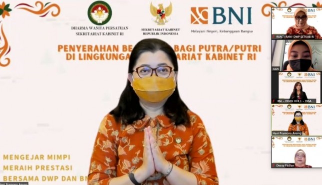 Advisor of Cabinet Secretariat’s DWP Endang Nugrahani Pramono Anung during Handover of DWP’s Education Scholarships of 2021, Friday (03/09) virtually. (Source: Zoom App Screenshot)