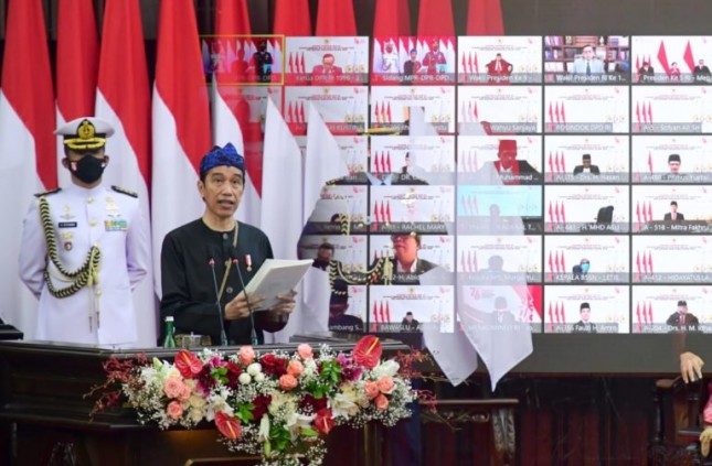 President Joko Widodo delivered the Government’s Statement on the State Budget Bill for the 2022 Fiscal Year and its Financial Note, at the Plenary Meeting of the DPR RI in Jakarta, Monday (16/8). (Photo: BPMI)