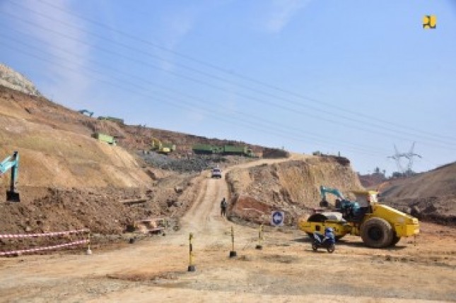 The construction of Cisumdawu toll road. (Photo by: PR of Ministry of Public Works and Housing)