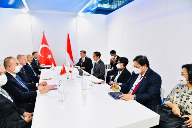 President Joko Widodo on a bilateral meeting with Turkish President Erdogan on Saturday (30/10) at La Nuvola, Rome, Italy. (Photo by: BPMI/Laily Rachev)