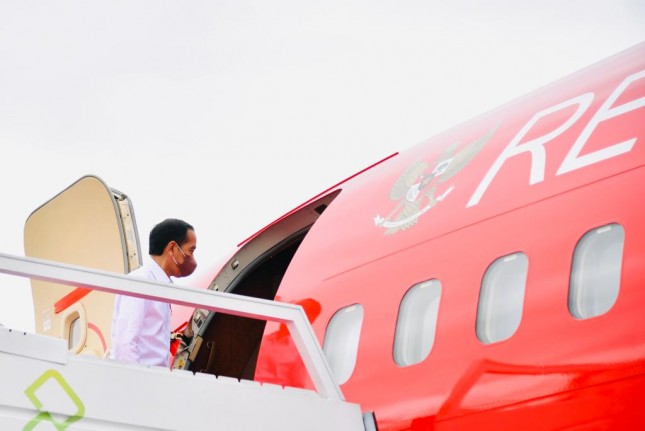 President Jokowi heads to East Java province, Tuesday (30/11). (Photo by: BPMI/Laily Rachev)