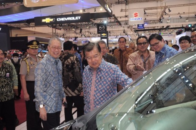 Vice President Jusuf Kalla visit Suzuki booth at GAIKINDO 2017 Exhibition