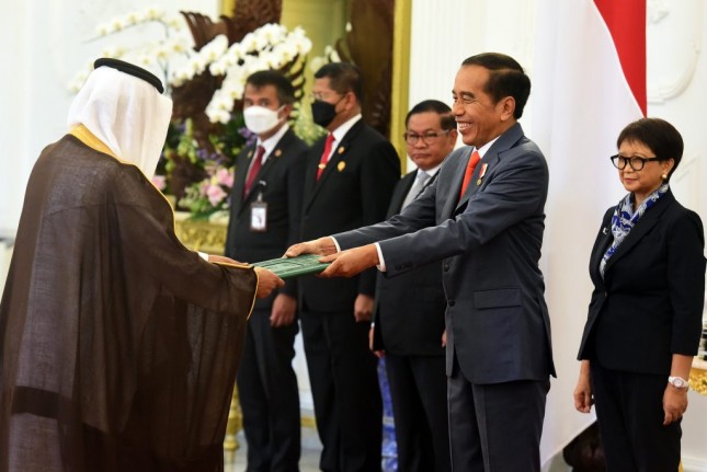 President Joko “Jokowi” Widodo Monday (02/20) received Letters of Credence from eleven new Ambassadors Extraordinary and Plenipotentiary (LBBP) of friendly countries to the Republic of Indonesia.
