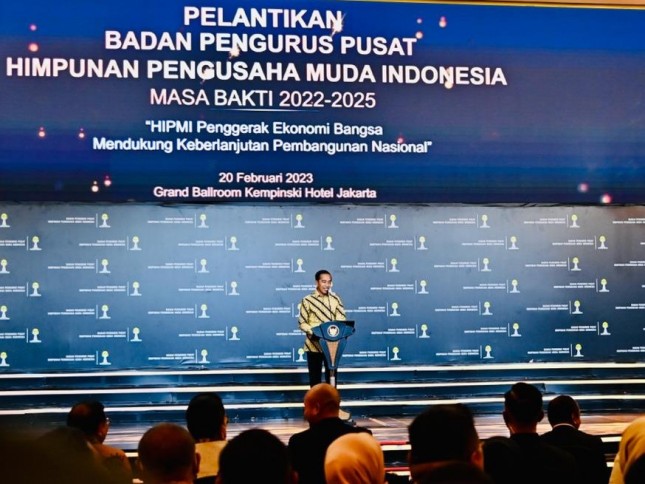 President Jokowi delivers remarks at the Inauguration of BPP HIPMI for the 2022-2025 Service Period at the Kempinski Hotel, Central Jakarta, Jakarta on Monday (20/02/2023). ( Photo: BPMI Setpres/Laily Rachev)