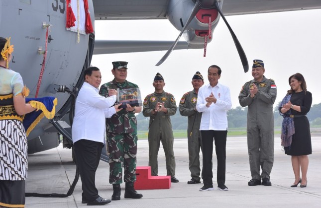 President Jokowi witnessed the handover of C-130J-30 Super Hercules A-1339 and A-1315 aircraft, at Halim Perdanakusuma Air Force Base, Jakarta, Wednesday (08/03/2023). (Photo: Public Relations of Setkab/Jay)