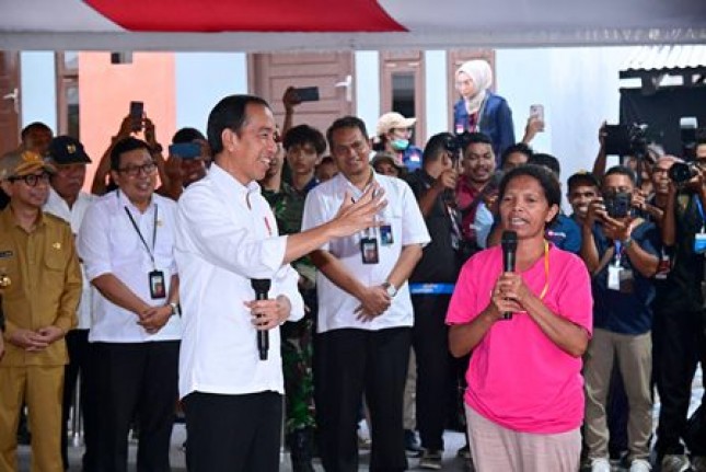 President Jokowi Inspects Bulog Warehouse in Labuan Bajo 