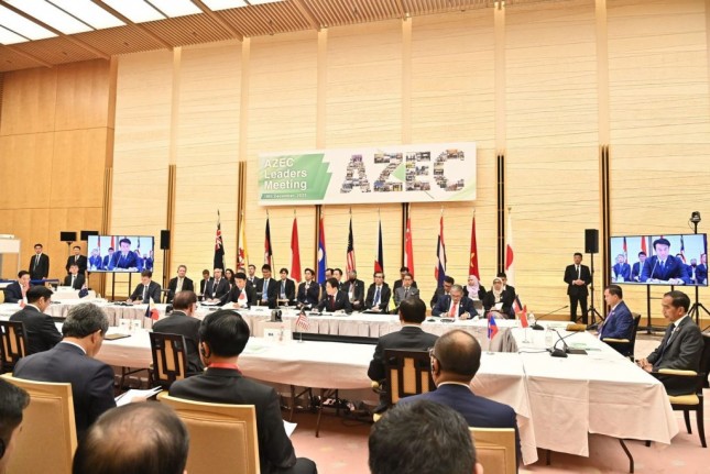 President Jokowi delivers his remarks at Asia Zero Emission Community (AZEC) Summit at the office of Japanese Prime Minister, Monday (12/18). Photo by: BPMI of Presidential Secretariat/Laily Rachev).