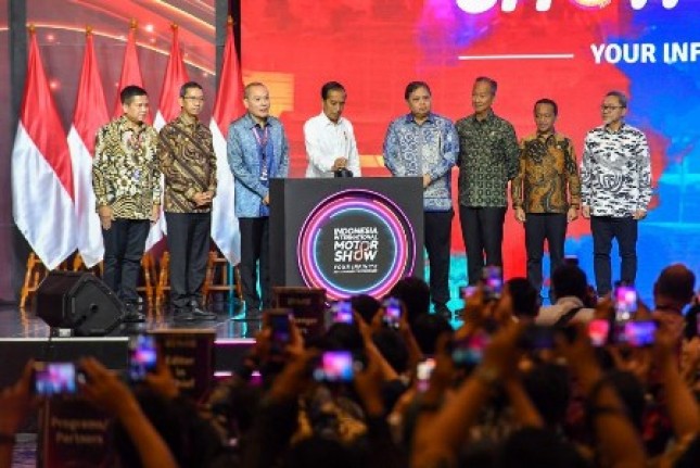 Electric Cars are Indonesian Automotive Industry’s Future, President Jokowi Says