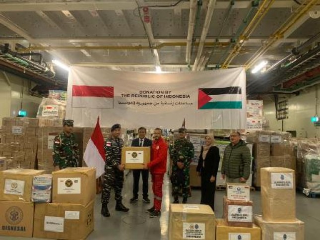 The Indonesian Embassy in Cairo Receives Aid for Palestine