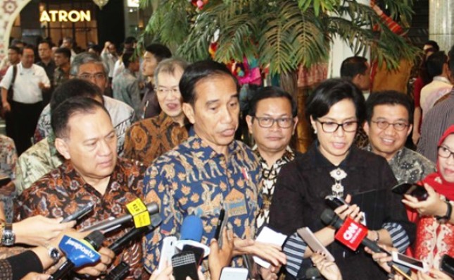 BI Governor Agus Martowardojo with President Jokowi and Finance Minister Sri Mulyani (Foto Rizki Meirino)