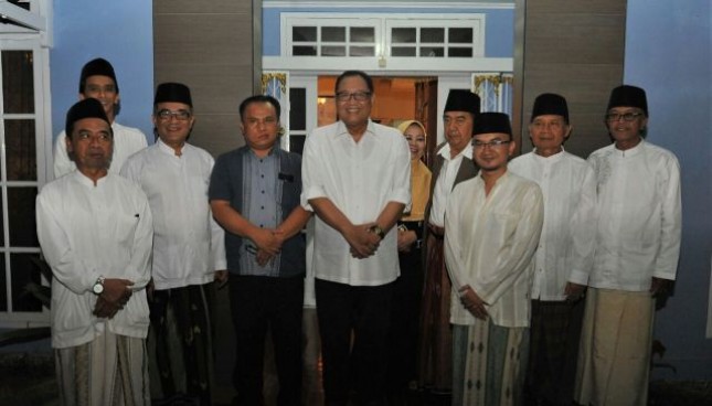 Minister of Cooperatives and SMEs Puspayoga make a visit to the Pondok Pesantren (Ponpes) Al Masthuriyah in Sukabumi, West Java, Thursday night (24/8).