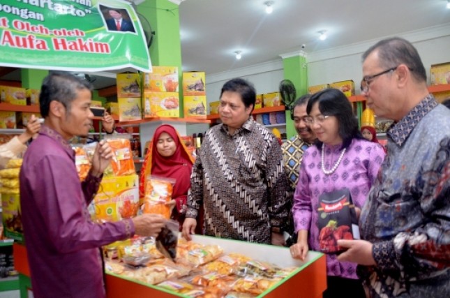 Minister of Airlangga: Kripik Sinjai Becoming Superior Product of IKM Superior Food of Ministry of Industry (PR)