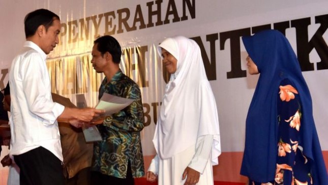 Presiden Jokowi Bagikan 5.500 Sertifikat bagi warga Sukabumi