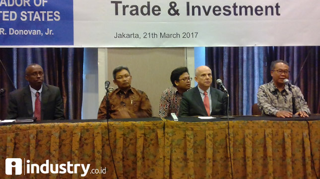 API Chairman Ade Sudrajat (Right) in a business meeting with US embassy (Hariyanto / INDUSTRY.co