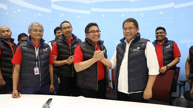 Menteri Komunikasi dan Informatika Rudiantara kanan bersama Dirut Telkom Alex J Sinaga