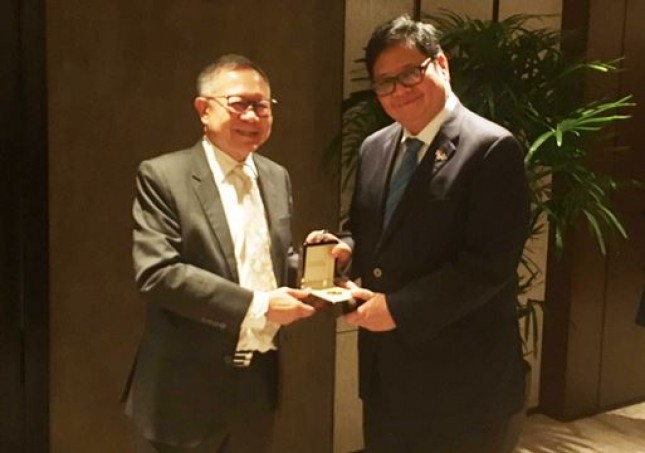 Menperin Airlangga Received 56th LKY Fellow Award (Photo Humas)
