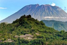 Ilustrasi Gunung Agung Bali (Foto Ist)