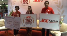 Marketing Director Kawan Lama Group Nana Puspa Dewi (center) with Team during celebration of store opening to 150 ACE Hardware