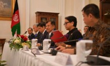 Indonesian Vice President Jusuf Kalla was accompanied by Minister of Industry Airlangga Hartarto and Minister of Foreign Affairs Retno Marsudi when he received a visit from the Chief Executive of the Afghan Government Abdullah Abdullah at the Vice Pr