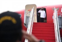 President Joko Widodo on Thursday (09/02) departed for Lampung province for a working visit. Photo by: BPMI of Presidential Secretariat/Lukas. 