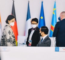 President Jokowi talks with Minister of Foreign Affairs Retno Marsudi and Minister of Finance Sri Mulyani during the G20 Summit in Rome, Italy (30/10). (Photo by: Presidential Secretariat’s Press, Media, and Information Bureau/Laily Rachev)