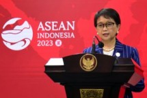 Minister of Foreign Affairs Retno Marsudi delivers press statement at Merdeka Palace, Jakarta, Friday (02/03) (Photo by: PR of Cabinet Secretariat/Rahmat) 