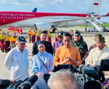 President Jokowi delivers a statement after inspecting the preparation for the arrival of ASEAN leaders at Komodo International Airport, West Manggarai regency, East Nusa Tenggara province, Sunday (05/07). (Photo by: BPMI of Presidential Secretariat)