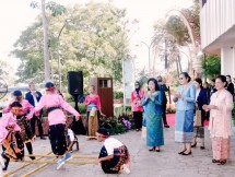 Mrs. Iriana Joko Widodo invited ASEAN leaders' assistants to see NTT culture-based activities at Puncak Waringin, West Manggarai Regency, NTT, on Wednesday (10/05/2023) morning. (BPMI Setpres/Photo: Rusman)
