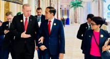 President Jokowi accompanied by Foreign Minister Retno Marsudi met with Turkish President Recep Tayyip Erdogan on the sidelines of the OIC Extraordinary Summit, at KAICC, (Photo: BPMI Presidential Secretariat)