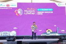 Director of Islamic Ecosystem Infrastructure of the KNEKS, Sultan Emir Hidayat, delivers a speech at the Muslim LifeFair 2022 in Bandung, West Java. (ANTARA/ Muhammad Heriyanto)