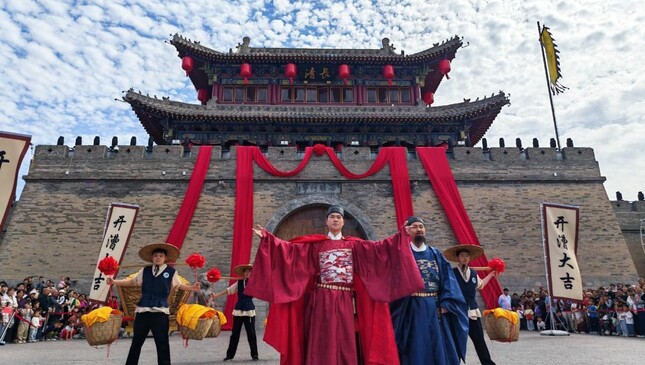 Canal Heritage and Folk Performances Draw Holiday Tourists to Henan's Liyang City